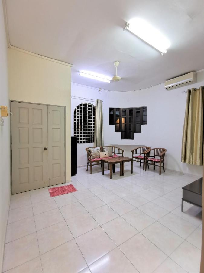 Warni 8 Whole Or Homestay Muar