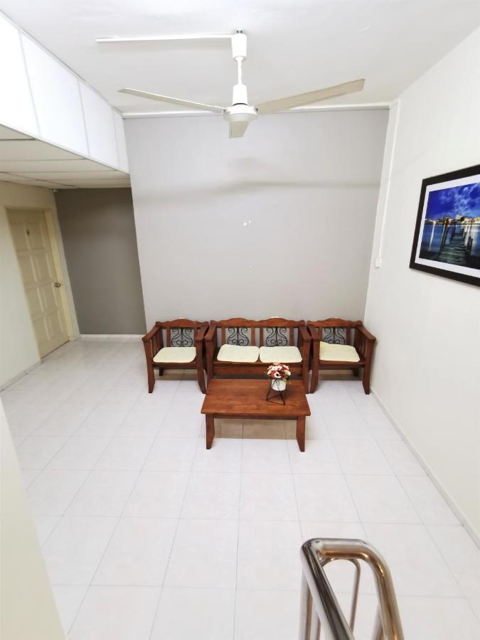 Warni 8 Whole Or Homestay Muar