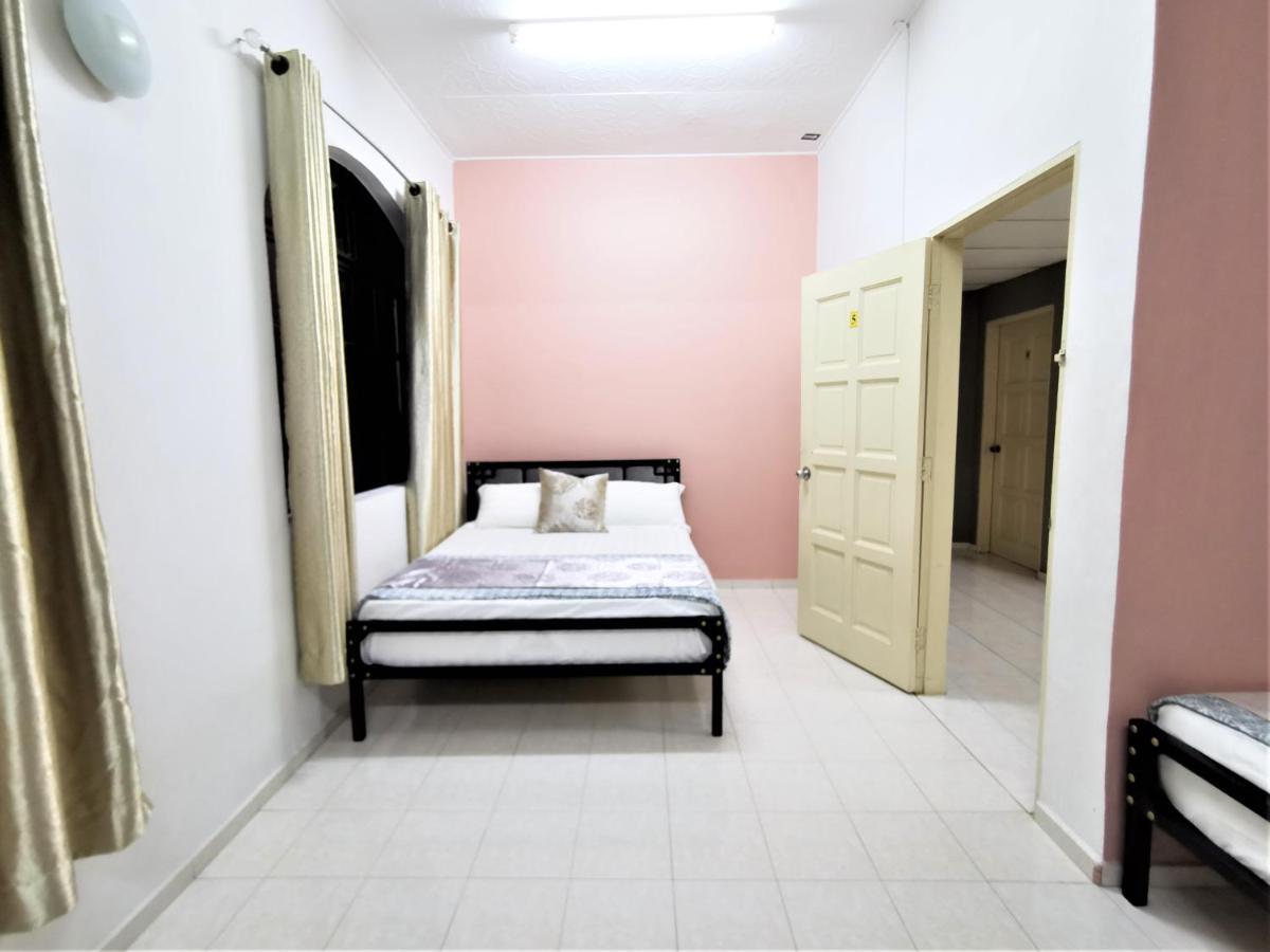 Homestay Warni 8 Whole Or *