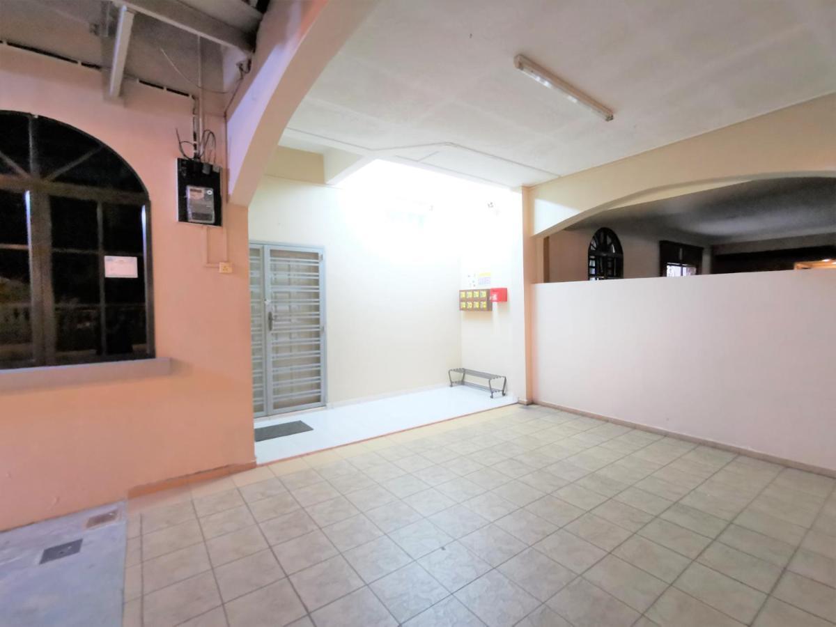 Warni 8 Whole Or Homestay Muar